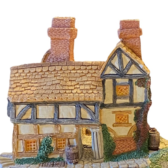 Vintage Naturecraft Figurine Stratford Tavern # 41 by Peter Tomlins 1985 - Picture 3 of 10